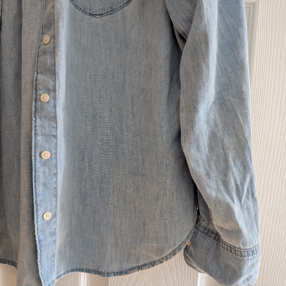 GAP Perfect Short Chambray Button Down - image 6